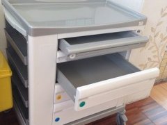 Тележка медицинская с разными ящиками